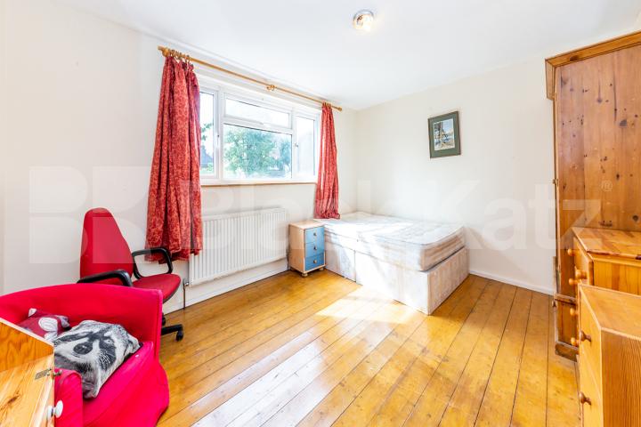 4 bedroom town house with garden close to Tufnell park Station  Penderyn Way, Tufnell park